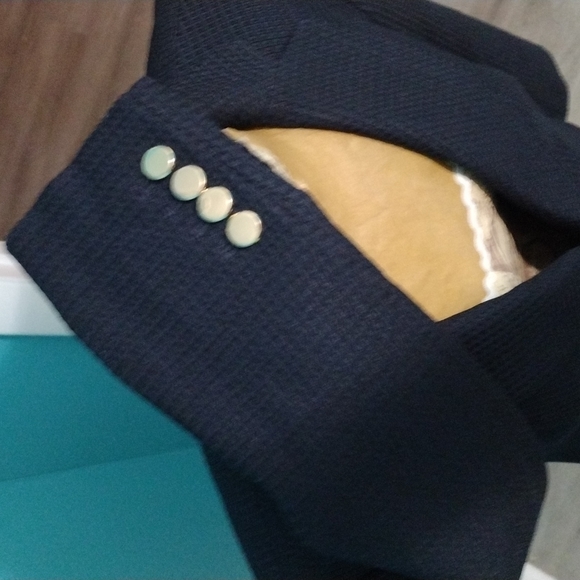 Blazer - Picture 4 of 4